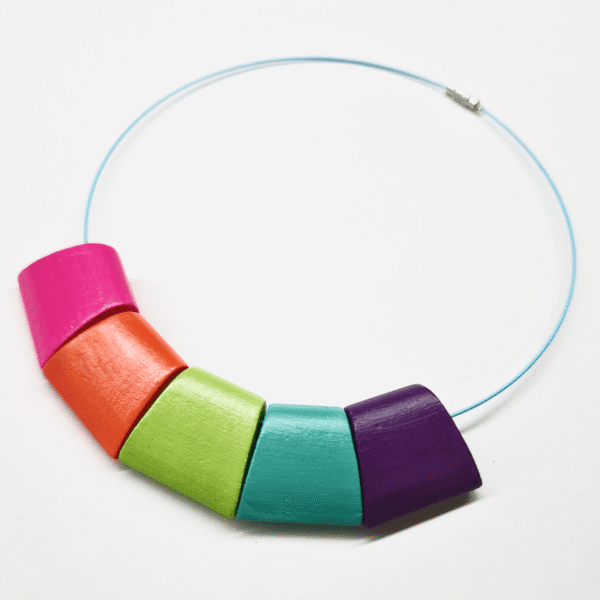 Колие Vibrant Twist